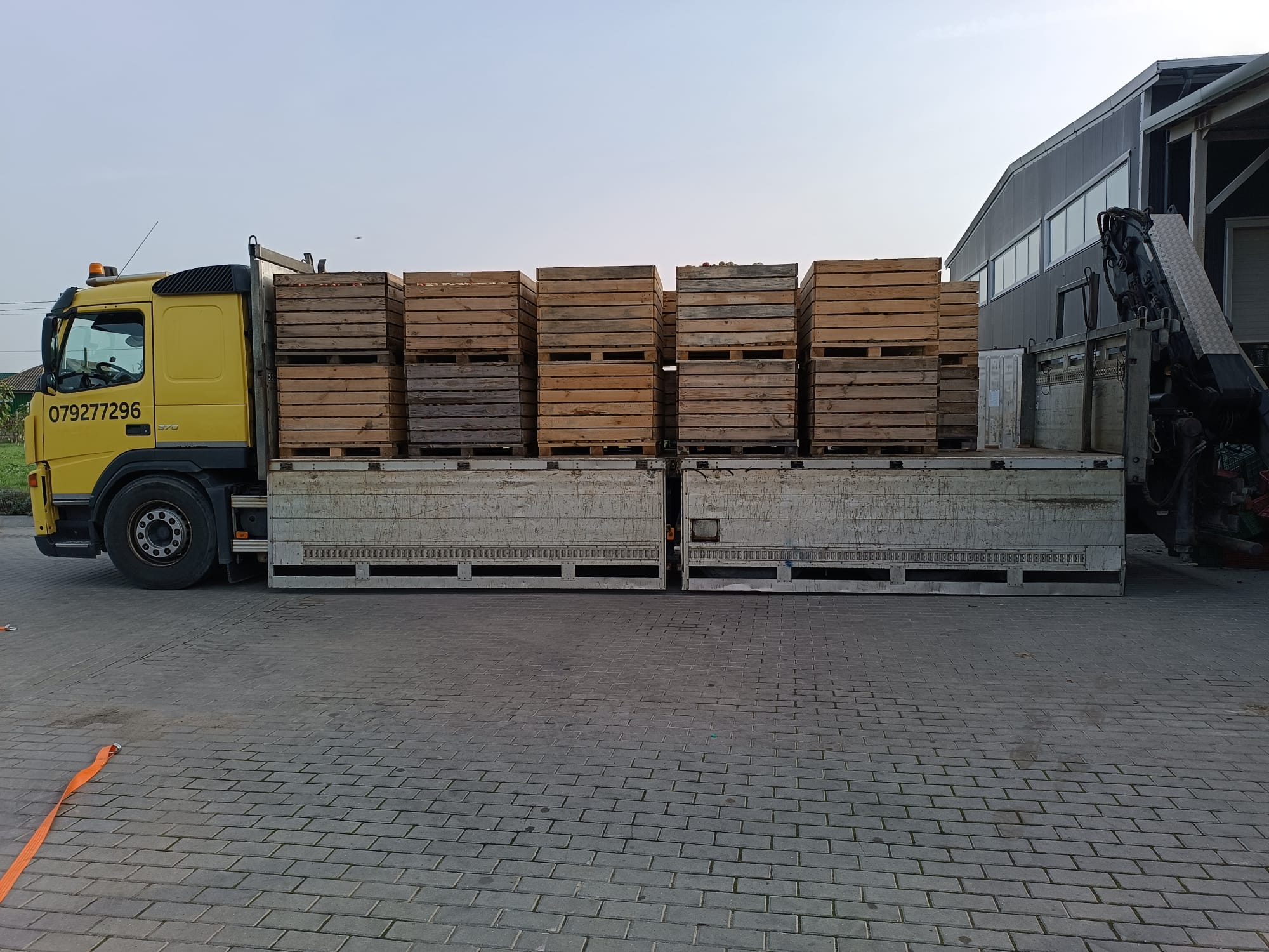 Manipulator lăzi de lemn Chișinău